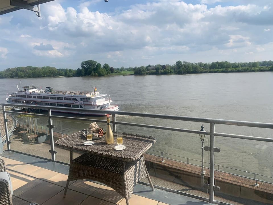 Natural landscape, View (from property/room), Balcony/Terrace, Lake view, River view