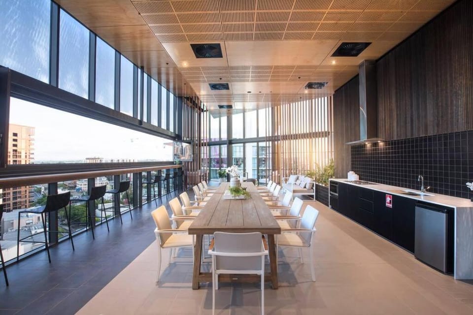 Stylish central apartment w pool, gym and more Apartment in Brisbane City