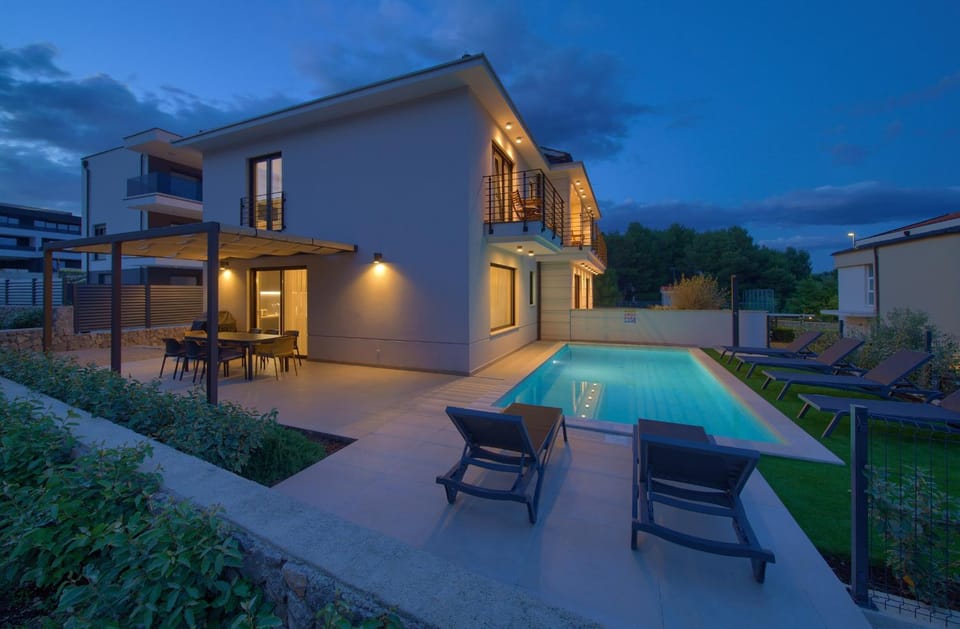 Property building, Swimming pool