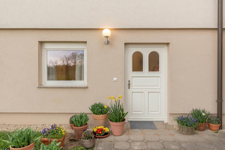 Property building, Facade/entrance, Day, Garden, Garden view
