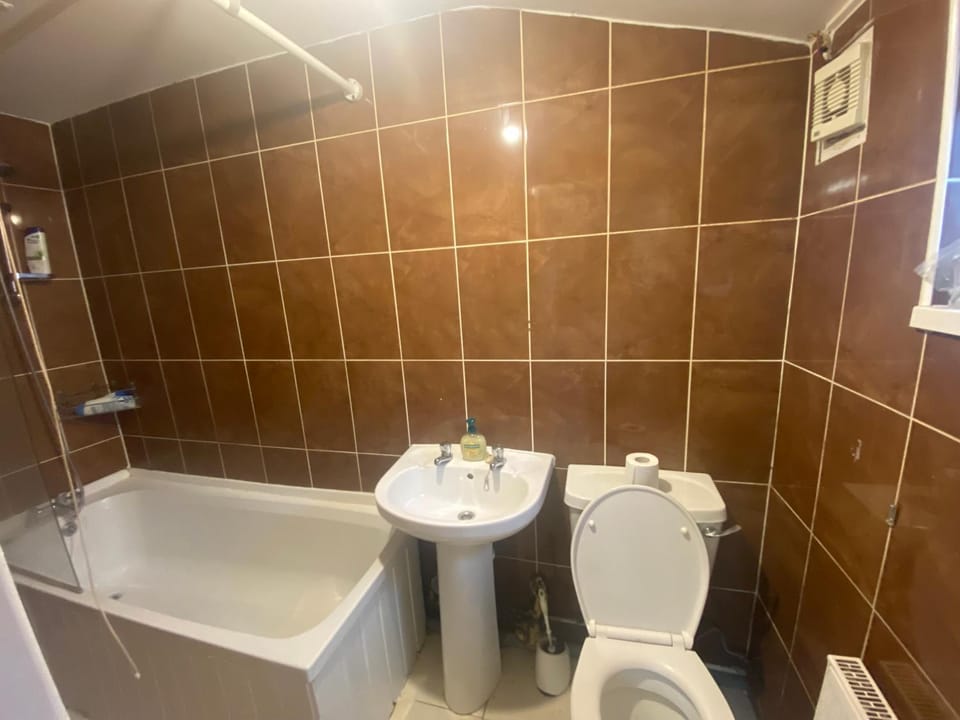 Double room in shared house Ventnor Vacation rental in Hull