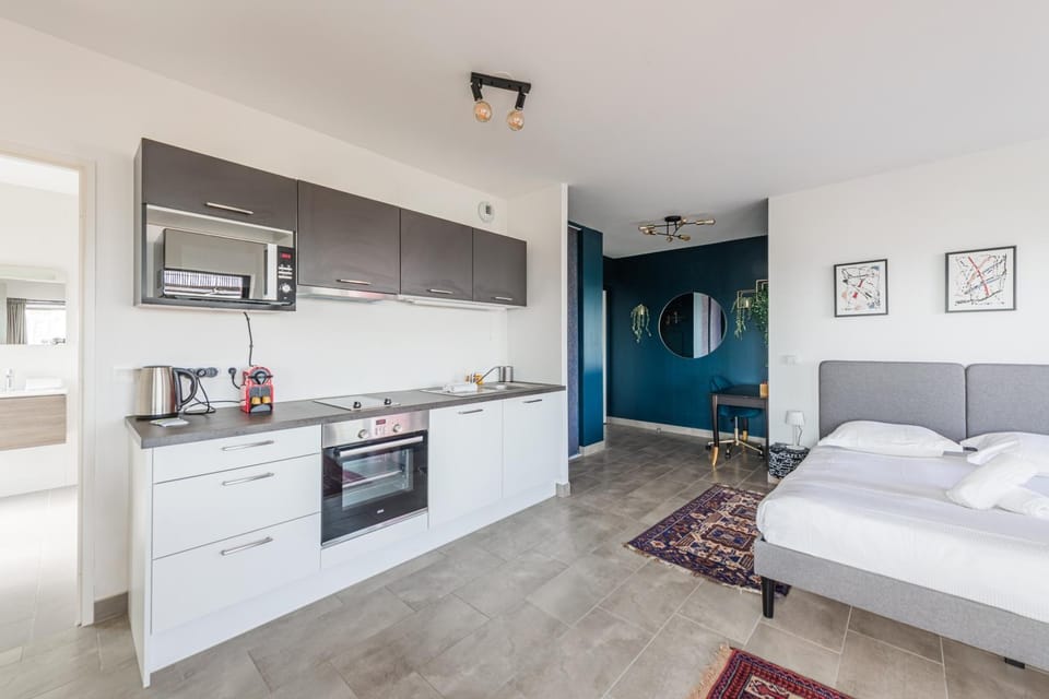 Bed, Kitchen or kitchenette, Bedroom