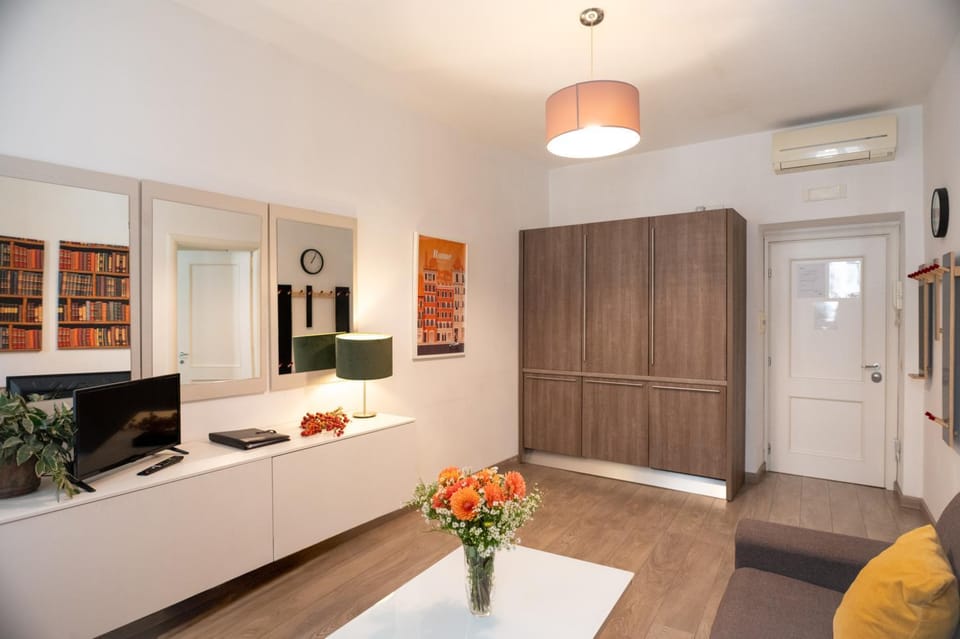TV and multimedia, Kitchen or kitchenette, Living room, Dining area, heating, air conditioner