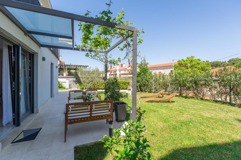 Day, Garden