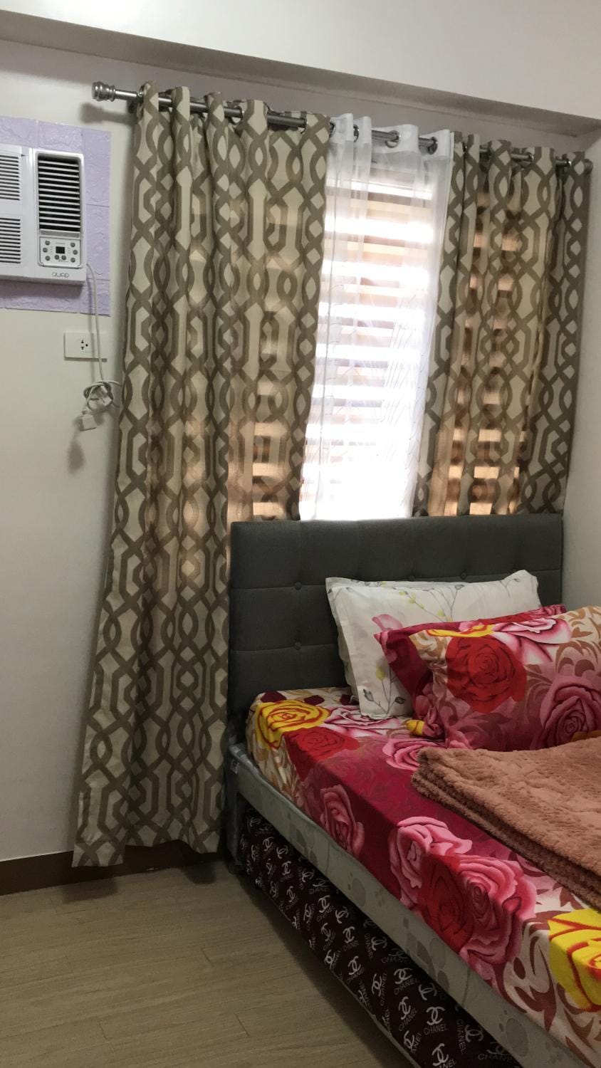 Comfy 1 Bedroom with Netflix & Free Wifi - Trees Residences Condominium Apartment in Quezon City