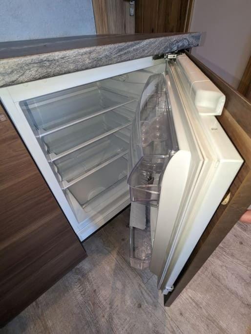 Kitchen or kitchenette, oven