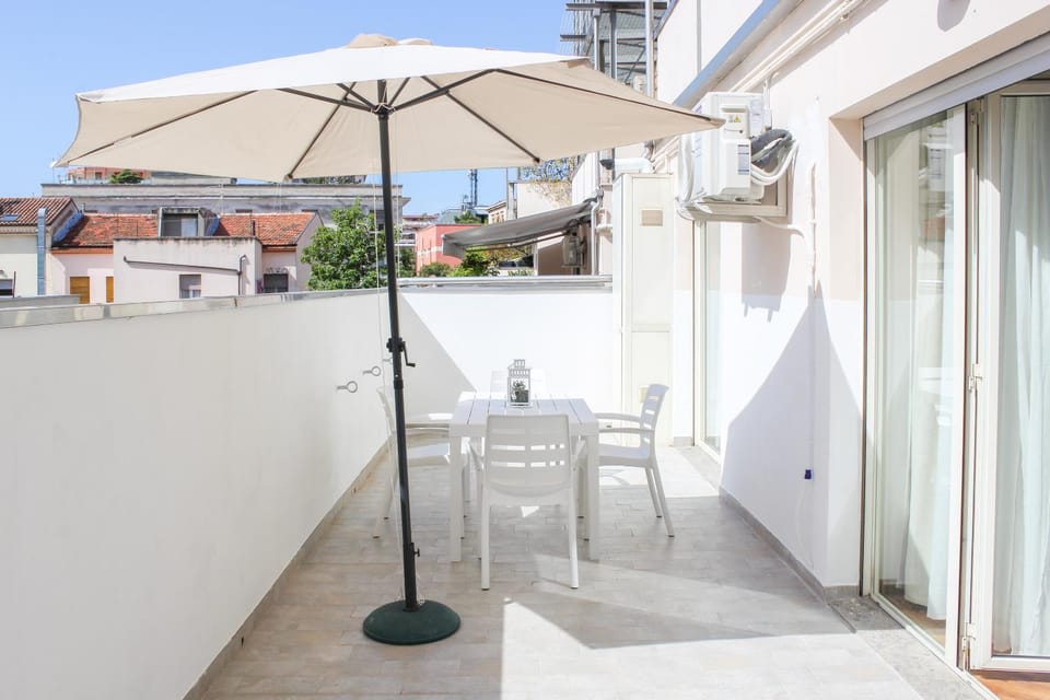 Property building, Patio, Balcony/Terrace, Balcony/Terrace