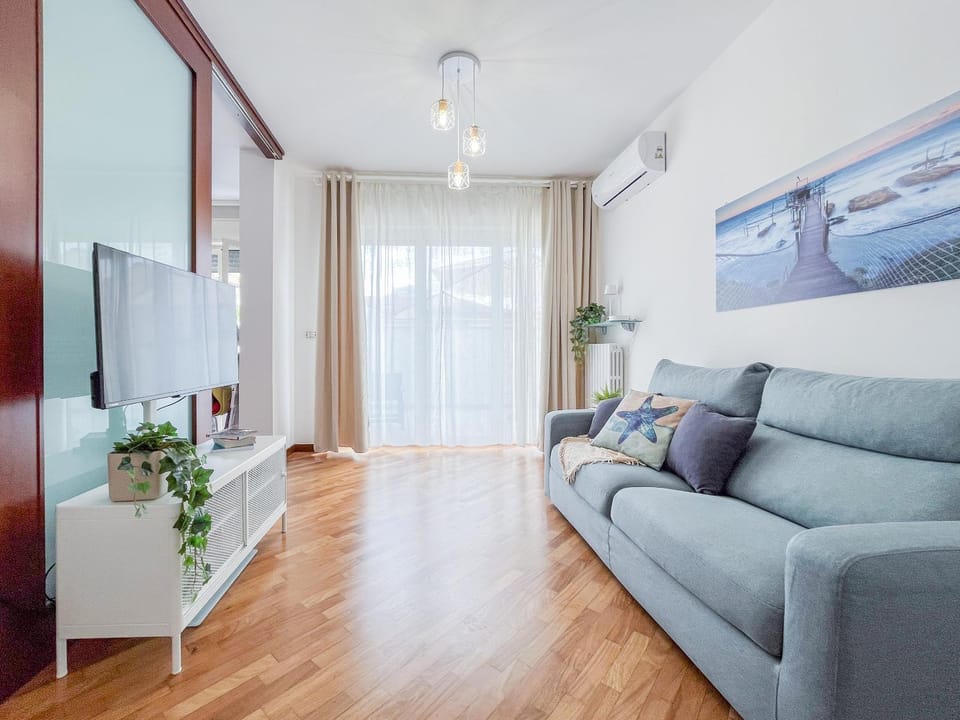TV and multimedia, Living room, air conditioner