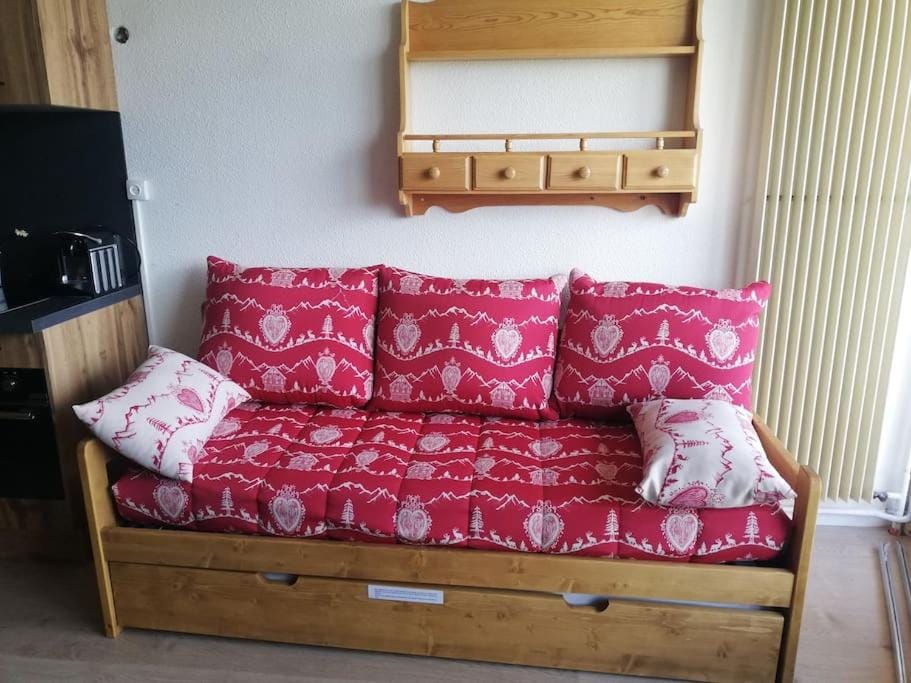 Bed, Living room