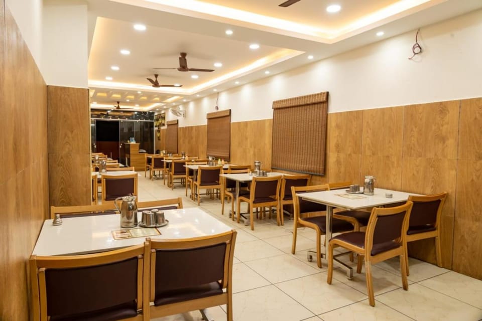 Restaurant/places to eat, Restaurant/places to eat