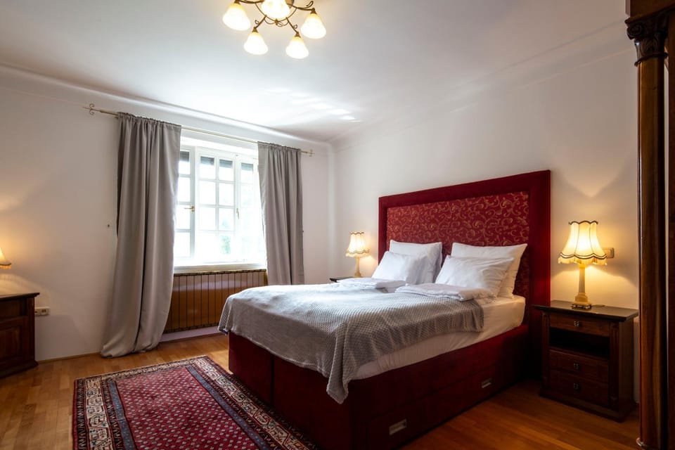 Bed, Photo of the whole room, Decorative detail, Bedroom