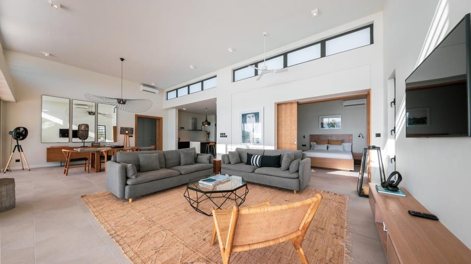 TV and multimedia, Living room, Seating area, Dining area
