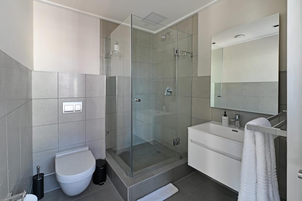 Shower, Toilet, Bathroom, towels
