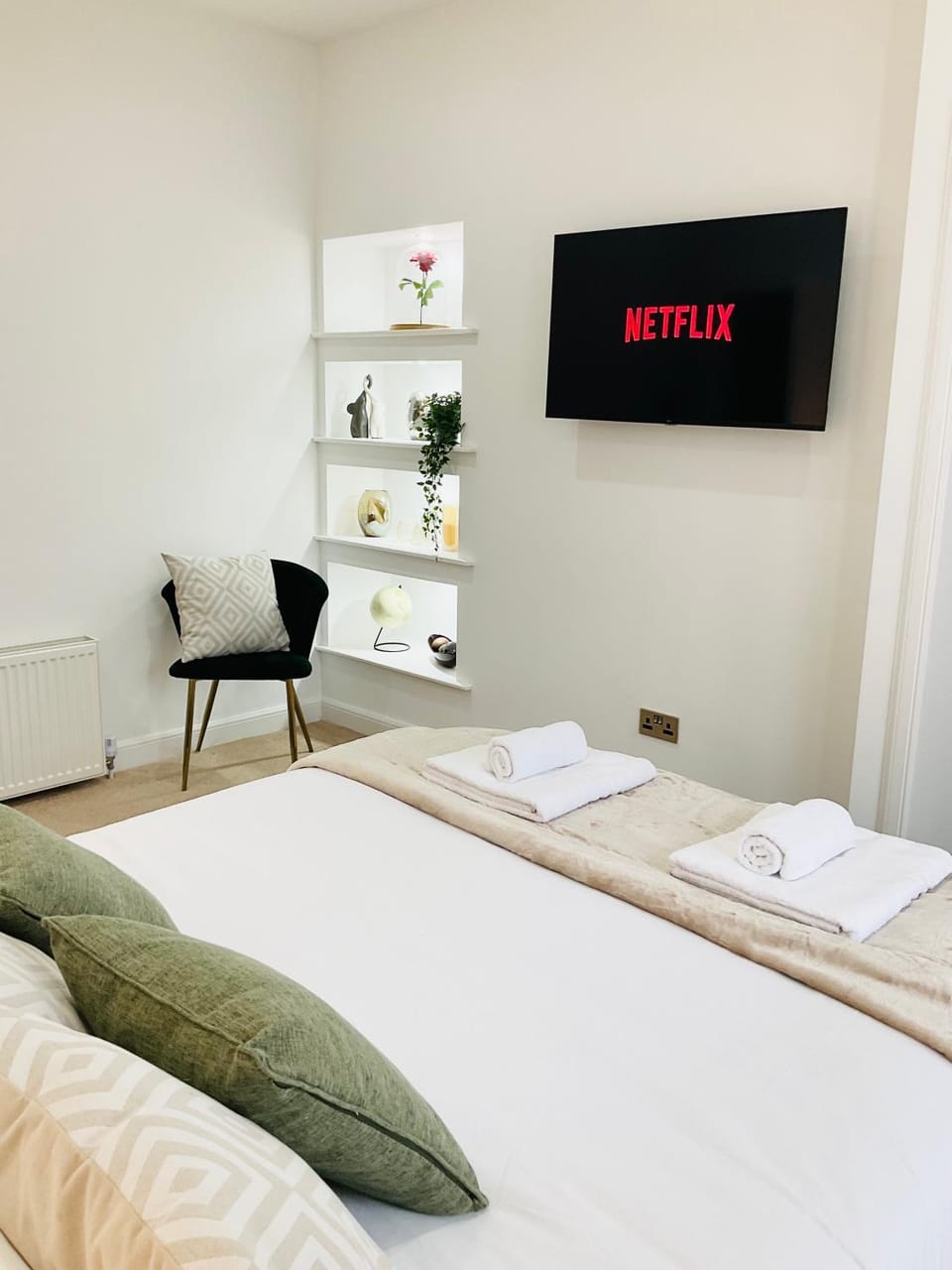 Bed, TV and multimedia, Bedroom, wardrobe