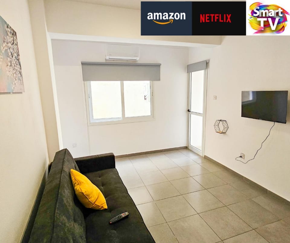 TV and multimedia, Living room, Seating area, Evening entertainment