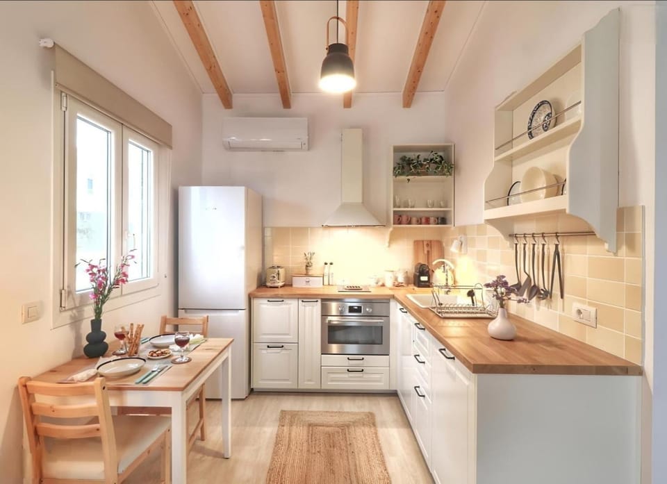 Kitchen or kitchenette, Dining area, oven, pet friendly, stove, toaster