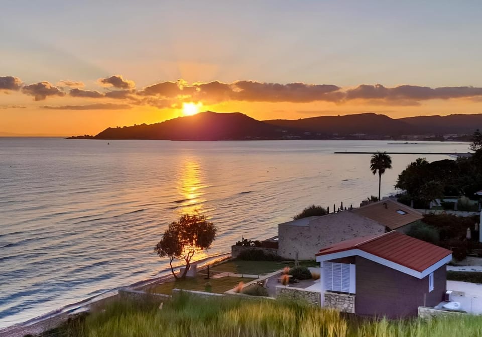 Property building, Natural landscape, Beach, Sea view, Sunrise