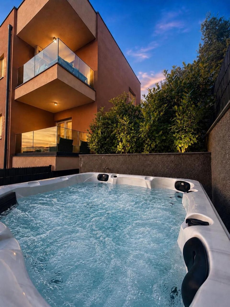 Garden, Hot Tub