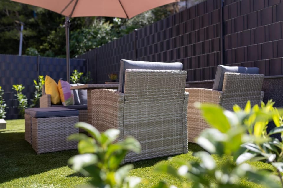 Spring, Day, Garden, Garden, Seating area, Garden view