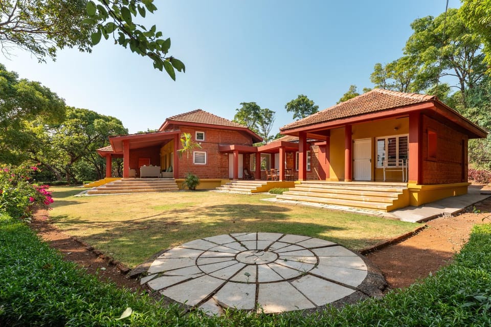 Property building, Day, Garden, Garden view
