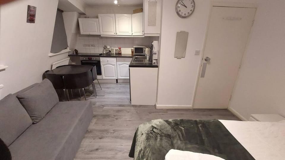 St Pancras Private Rooms Bed and Breakfast in London Borough of Islington