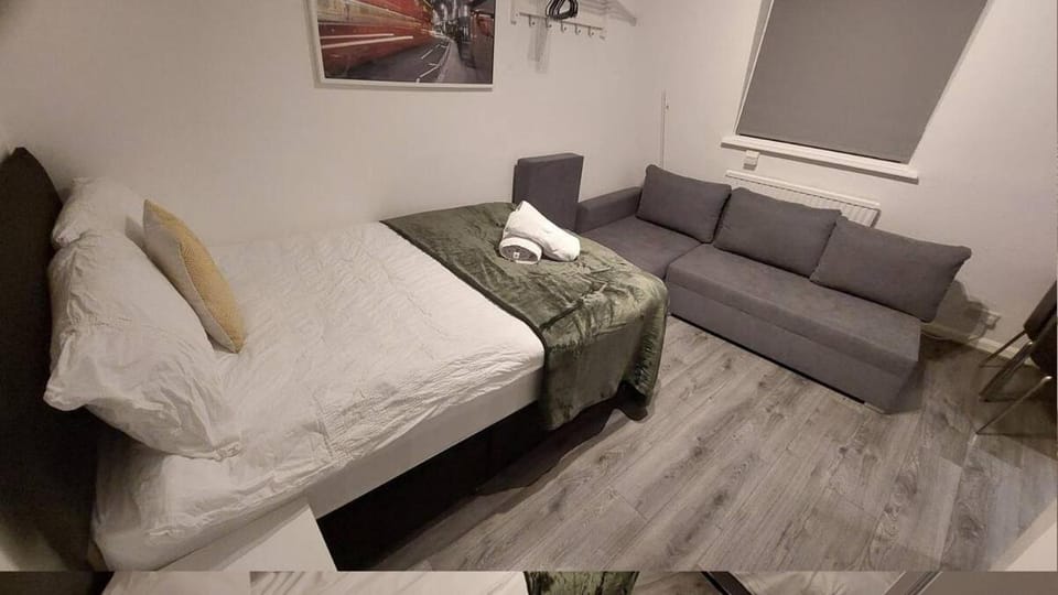 St Pancras Private Rooms Bed and Breakfast in London Borough of Islington