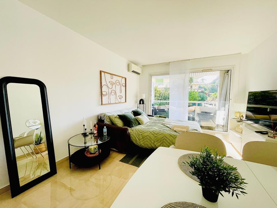 TV and multimedia, Balcony/Terrace, Living room, Seating area