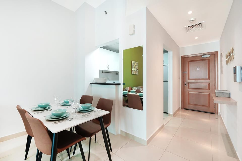 Trophy - Magical Marina 1BDR connected to Metro Station Apartment in Dubai