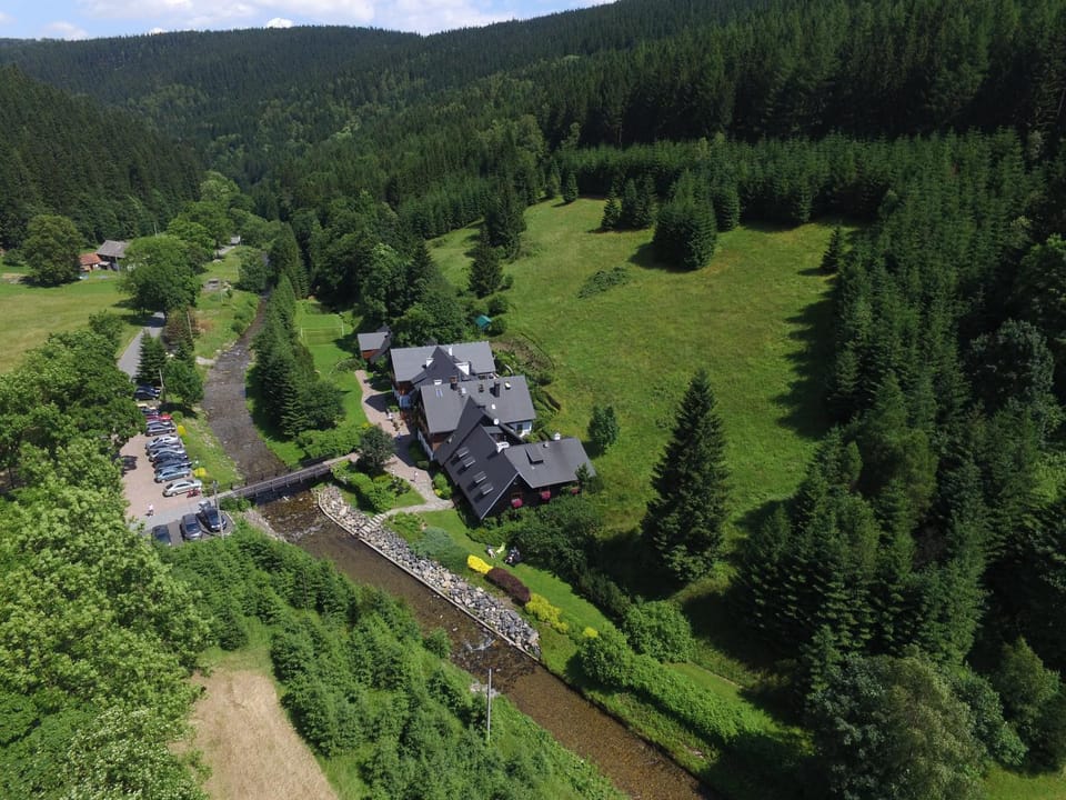 Neighbourhood, Natural landscape