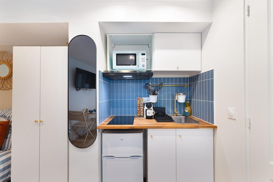 Kitchen or kitchenette, stove
