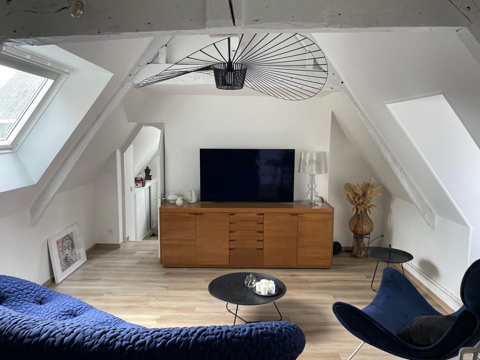 TV and multimedia, Seating area