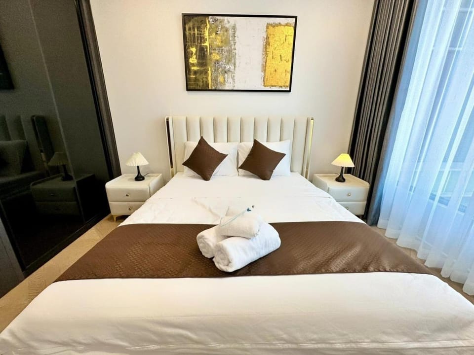 Bed, Bedroom, towels