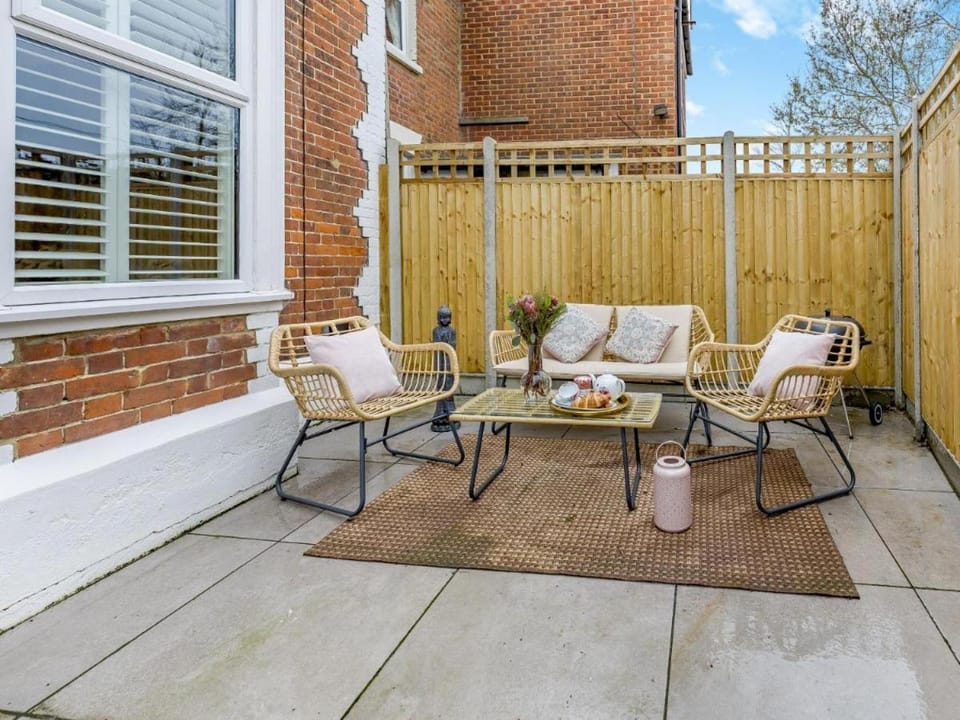 Patio, Day, Balcony/Terrace, sunbed