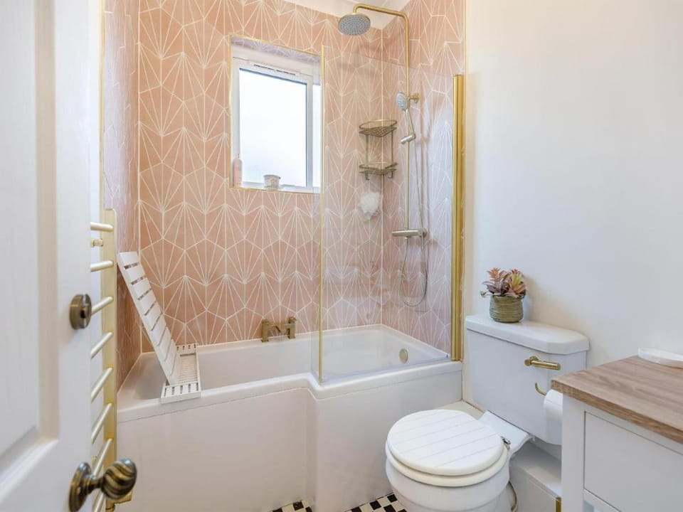 Shower, Toilet, Bathroom, Bath, towels