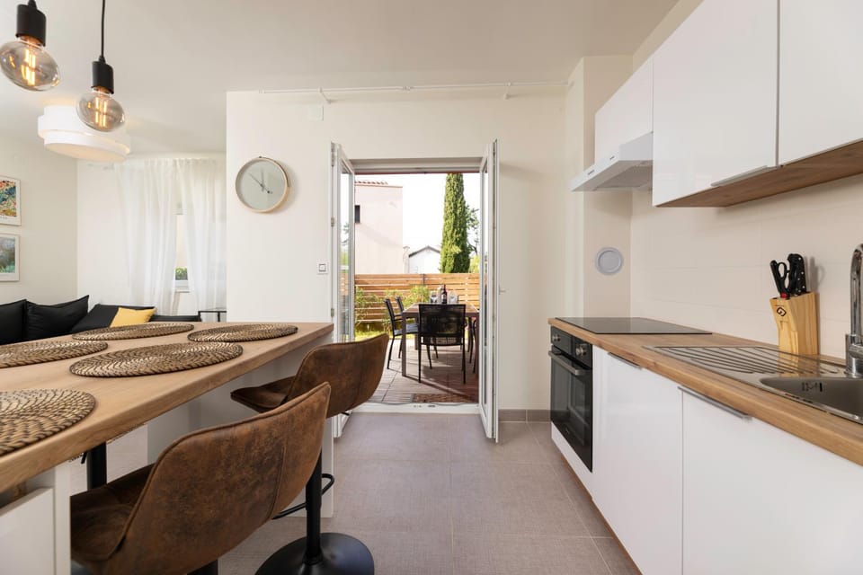 Kitchen or kitchenette, Seating area, pet friendly