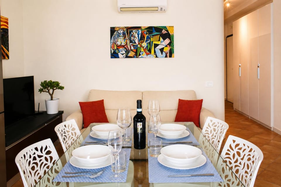 Living room, Dining area