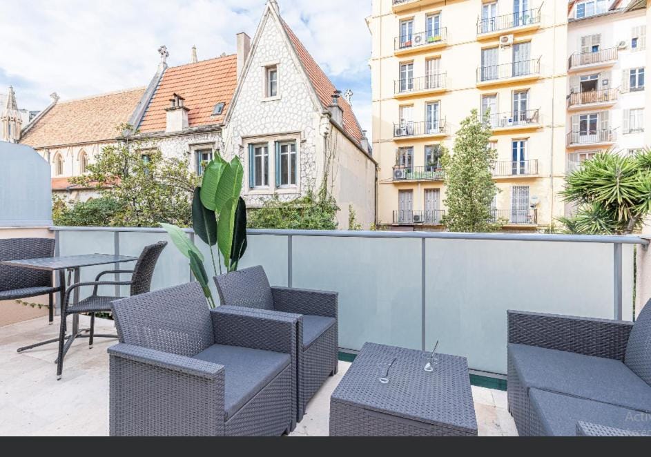Beau deux pièces cozy avec terrasse n11 Apartment in Nice