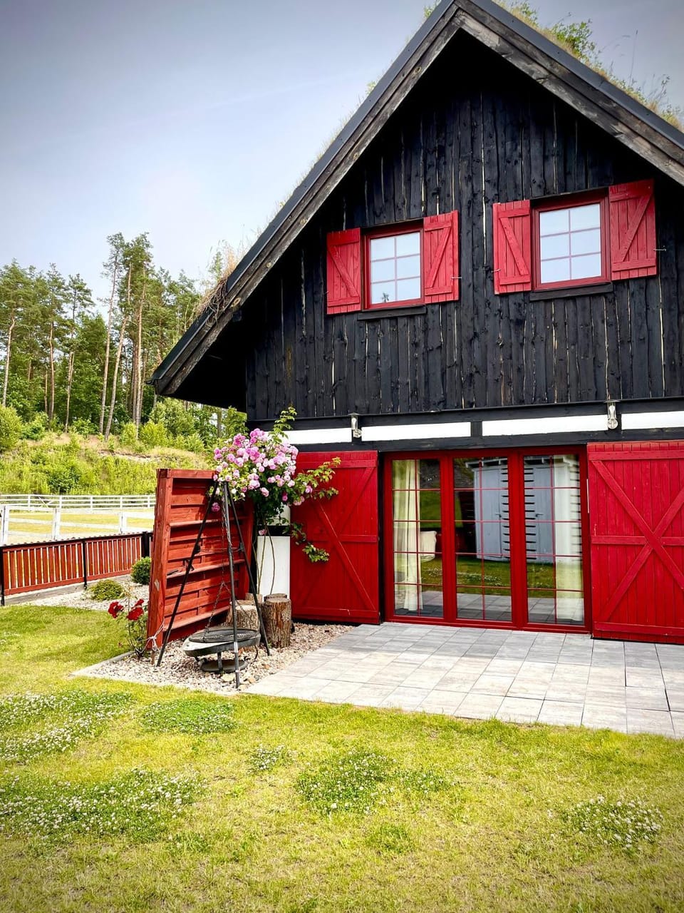 Property building, Spring, Day, Garden, Garden view