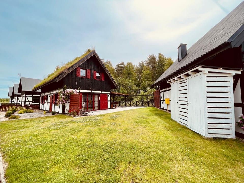 Property building, Spring, Day, Natural landscape, Garden, Garden view