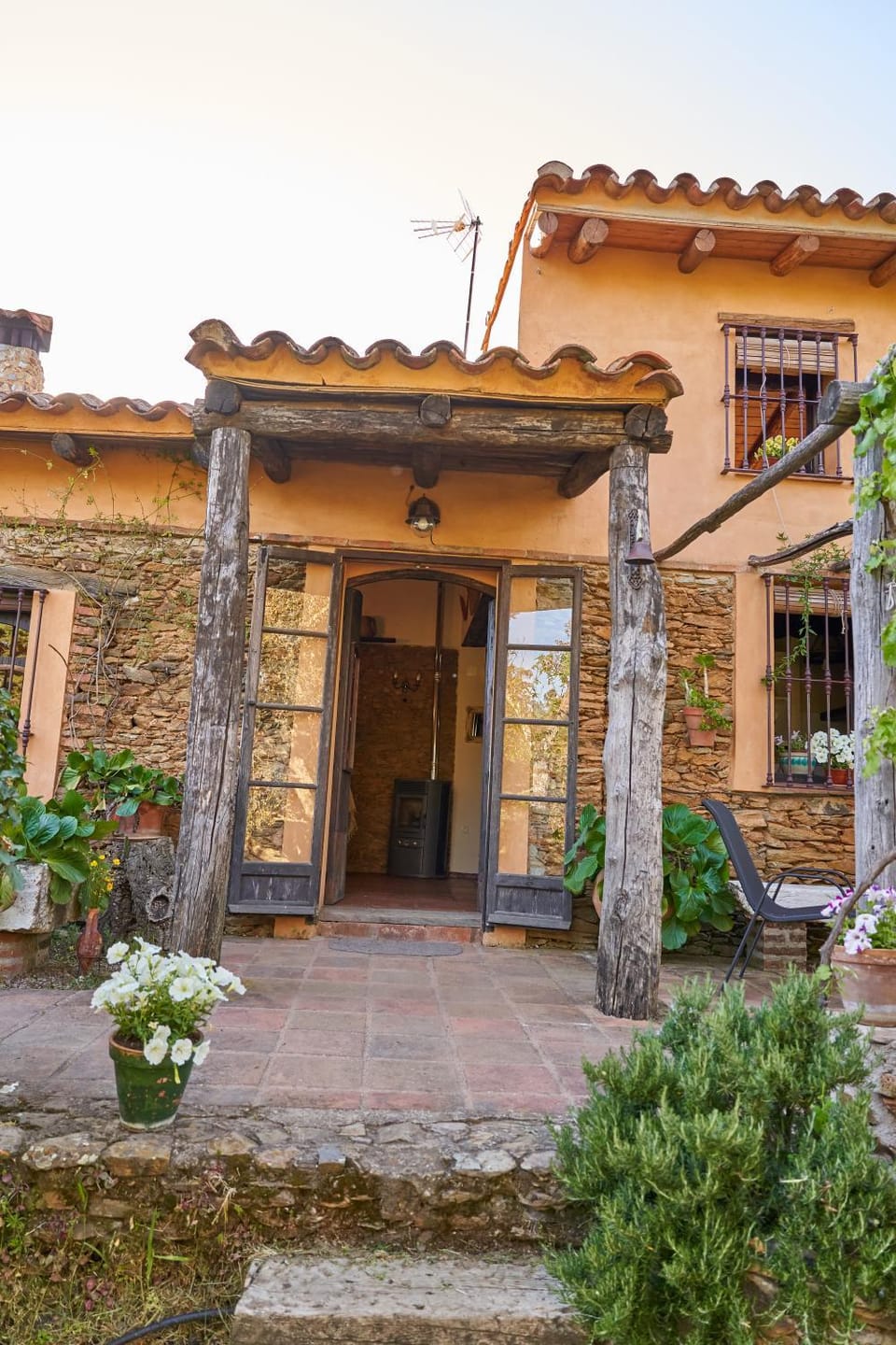 Property building, Facade/entrance, Day