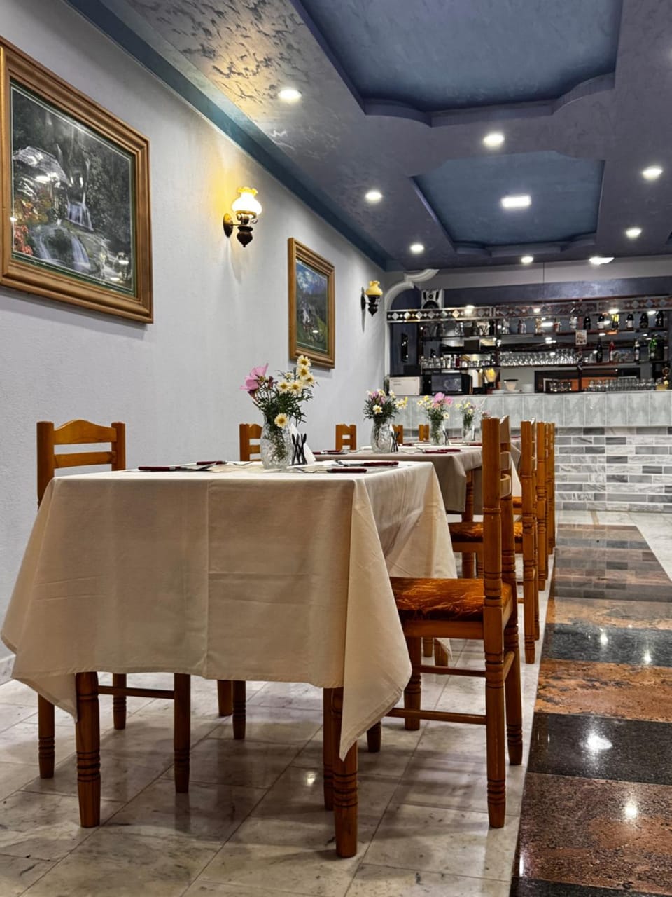 Restaurant/places to eat, Food and drinks, Food