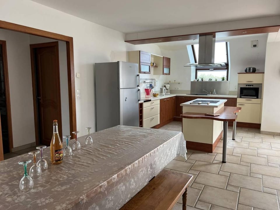 Kitchen or kitchenette, Dining area, dishwasher, minibar, pet friendly, stove