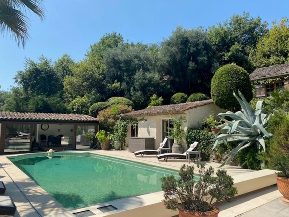 Pool view, Swimming pool, sunbed