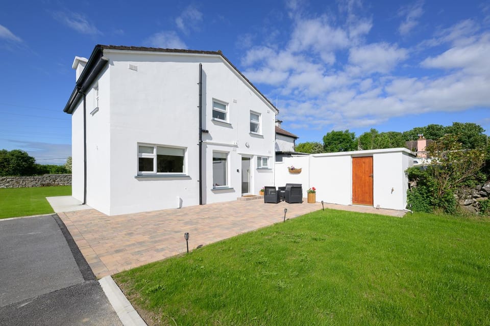 Property building, Spring, Day, Garden, Garden view