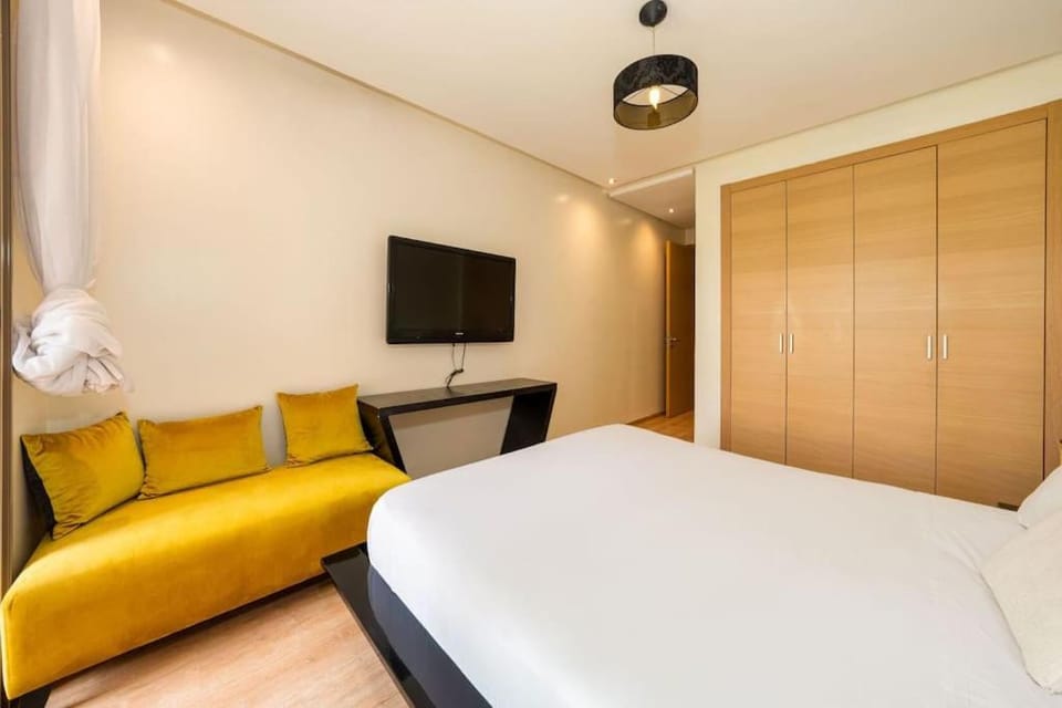 Photo of the whole room, Bedroom