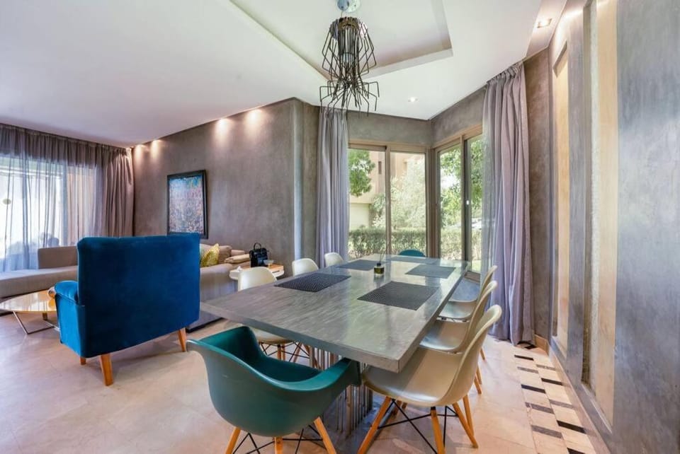 Seating area, Dining area