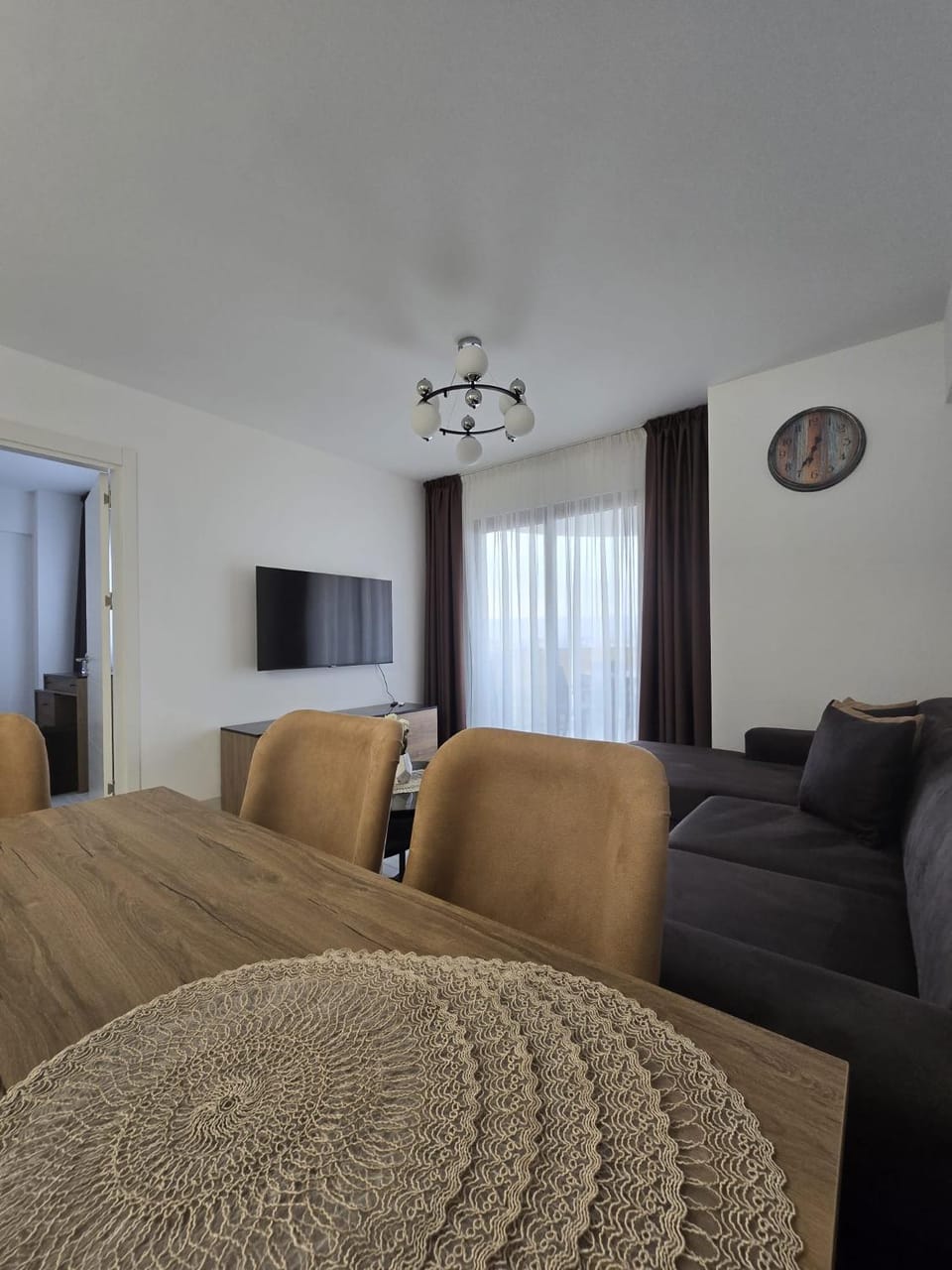 Communal lounge/ TV room, Bed, TV and multimedia, Living room, Photo of the whole room, Seating area, Evening entertainment, Bedroom