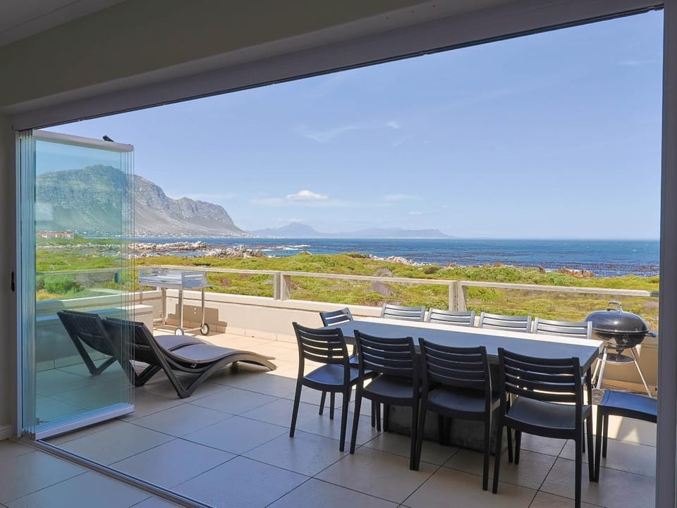 View (from property/room), Balcony/Terrace, Dining area, Mountain view, Sea view