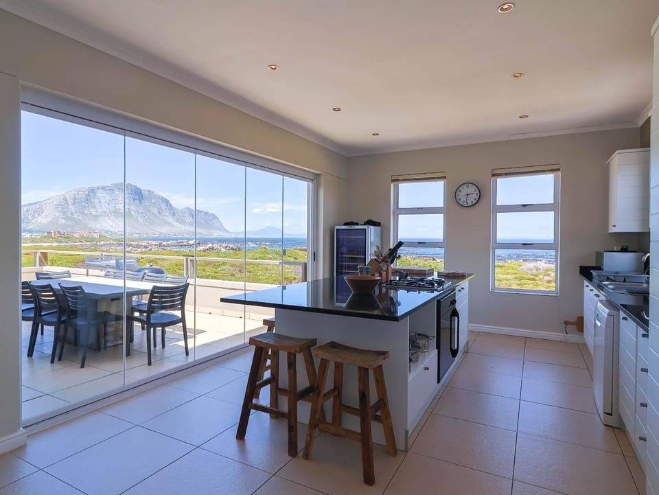 Balcony/Terrace, Kitchen or kitchenette, Mountain view, Sea view, kitchen