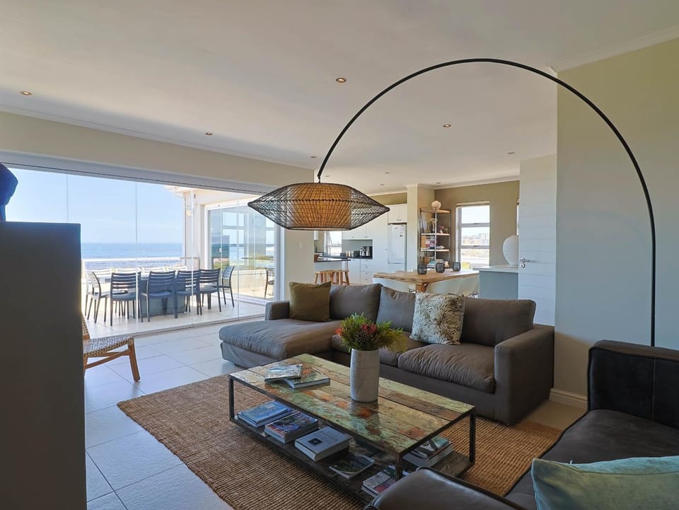 Communal lounge/ TV room, Balcony/Terrace, Seating area